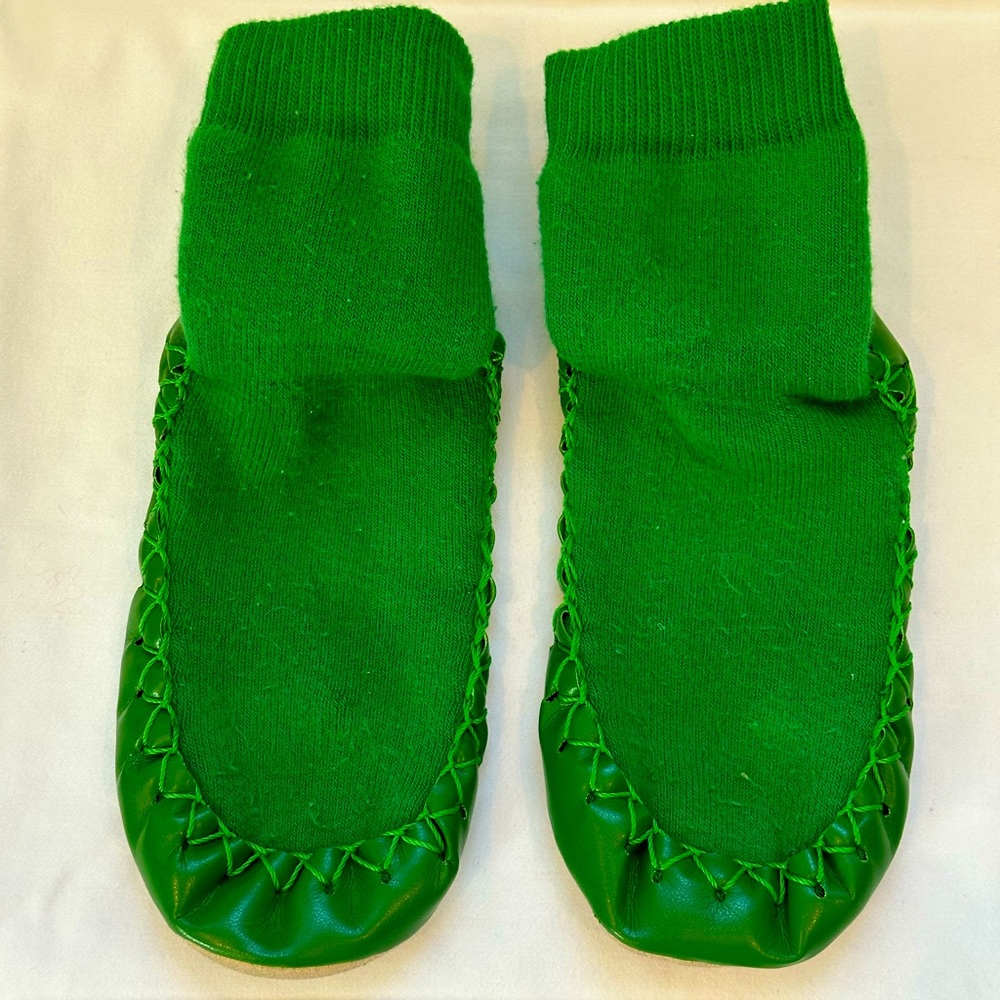 Hanna Andersson Swedish Slipper Moccasins. Size 5-8 toddler